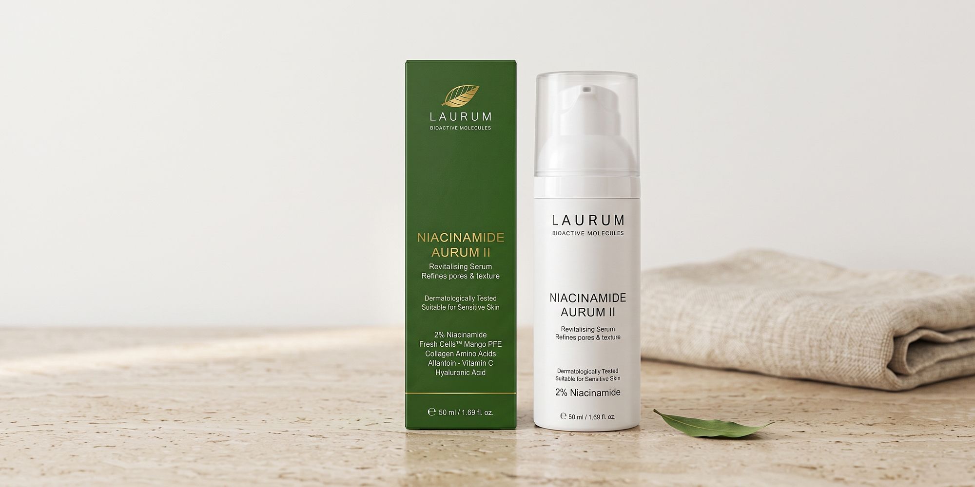 Niacinamide Aurum II di LAURUM accanto al suo astuccio verde